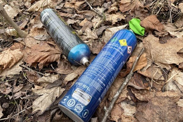Used nitrous oxide cylinders and balloons